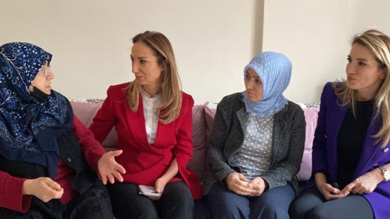NAZLIAKA, SEDAT KALINDAŞ TARAFINDAN KATLEDİLEN GÜLSÜM YARIŞ’IN AİLESİNİ ZİYARET ETTİ