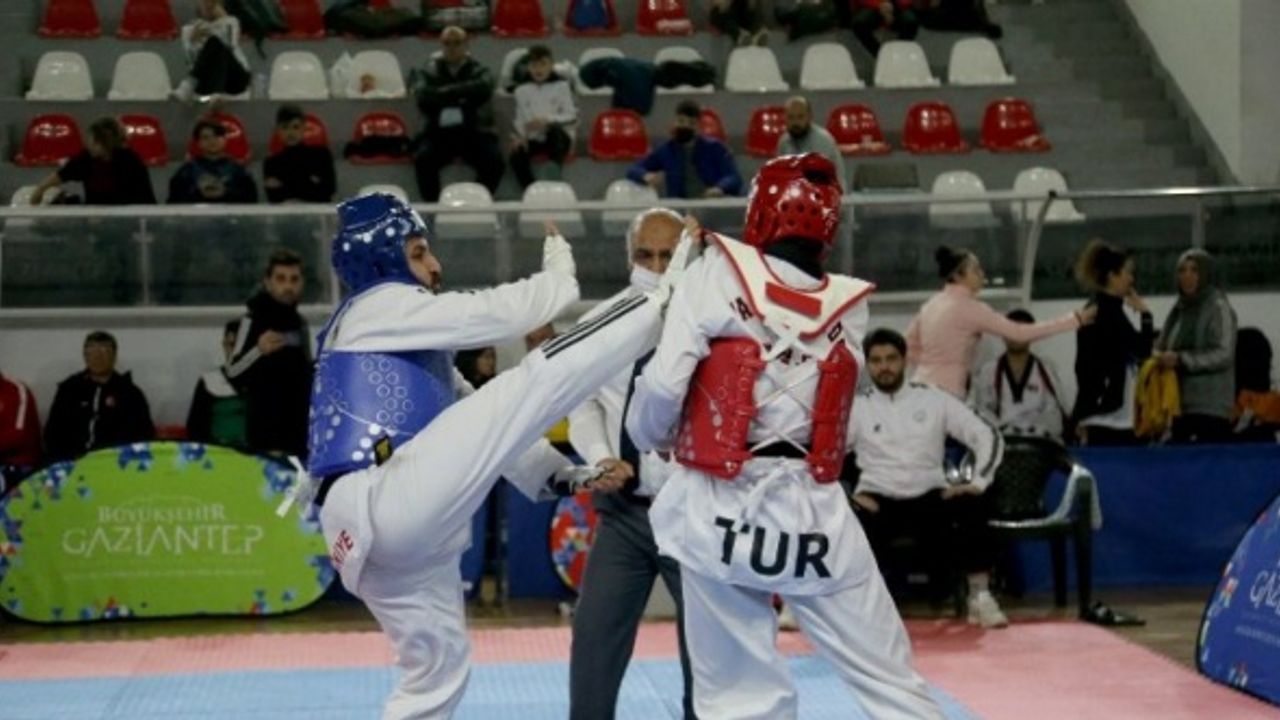 Gaziantep'te İşitme Engelliler Karate ve Tekvando Türkiye Şampiyonası yapıldı 