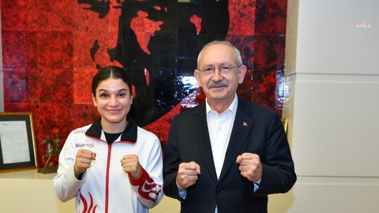 KILIÇDAROĞLU, KİCK BOKS ŞAMPİYONU ERİVAN BARUT VE ANTRENÖRÜ TAYAM’I KABUL ETTİ