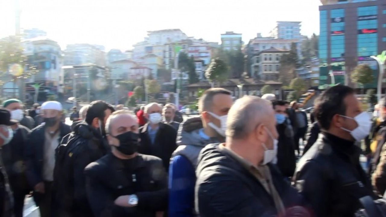 MEVSİMLİK ÇAYKUR İŞÇİLERİ KADRO TALEBİYLE EYLEM YAPTI