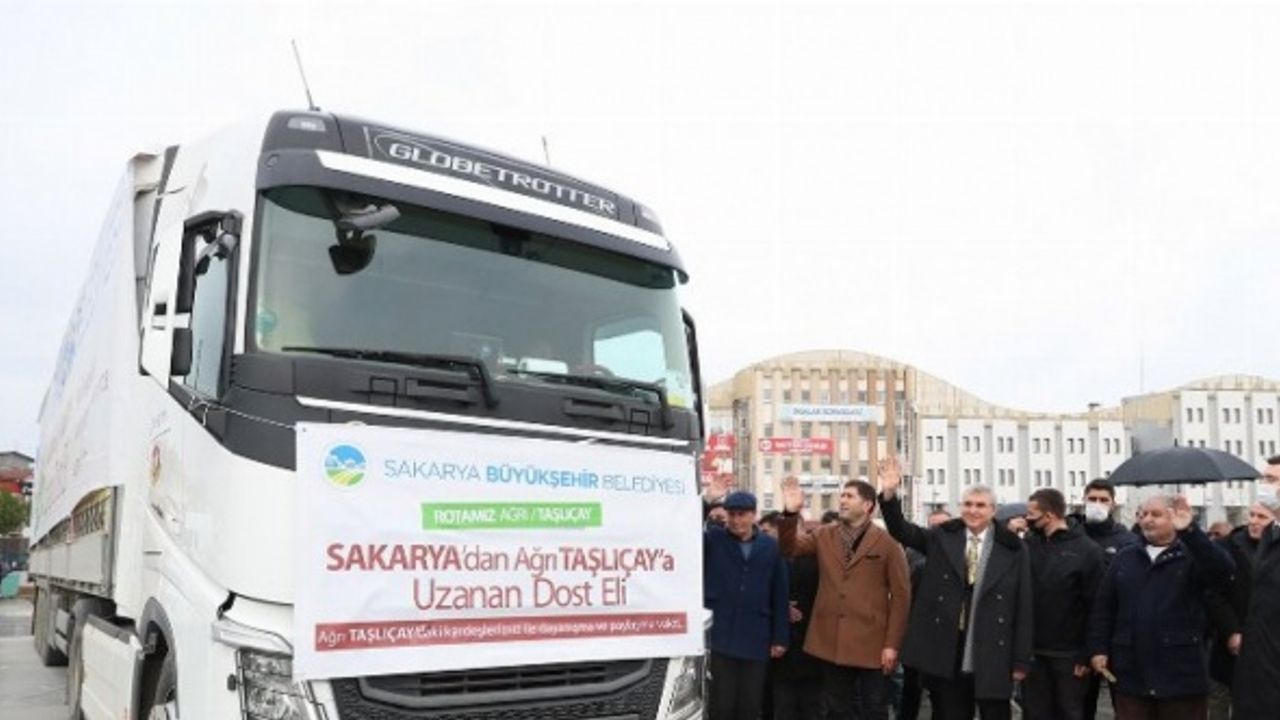 Sakarya Büyükşehir Ağrı'ya yardım tırı gönderdi 
