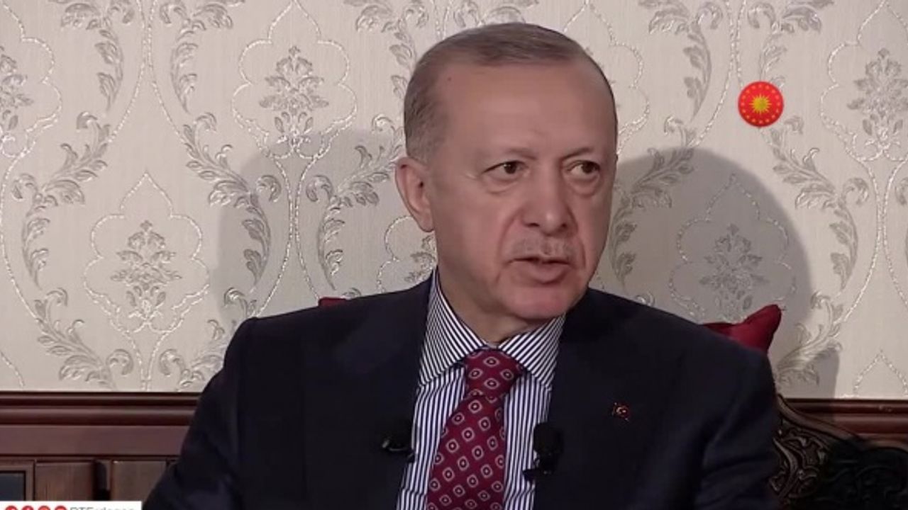 ERDOĞAN’DAN TAVSİYE: “HER AKŞAM YATARKEN MANDA YOĞURDU. MANDA YOĞURDU HAKİKATEN KALİTEDİR ÇOK İYİDİR. İÇİNE MEDİNE HURMASI DOĞRARIM. KESTANE BALI VE YULAF EZMESİ ATARIM"