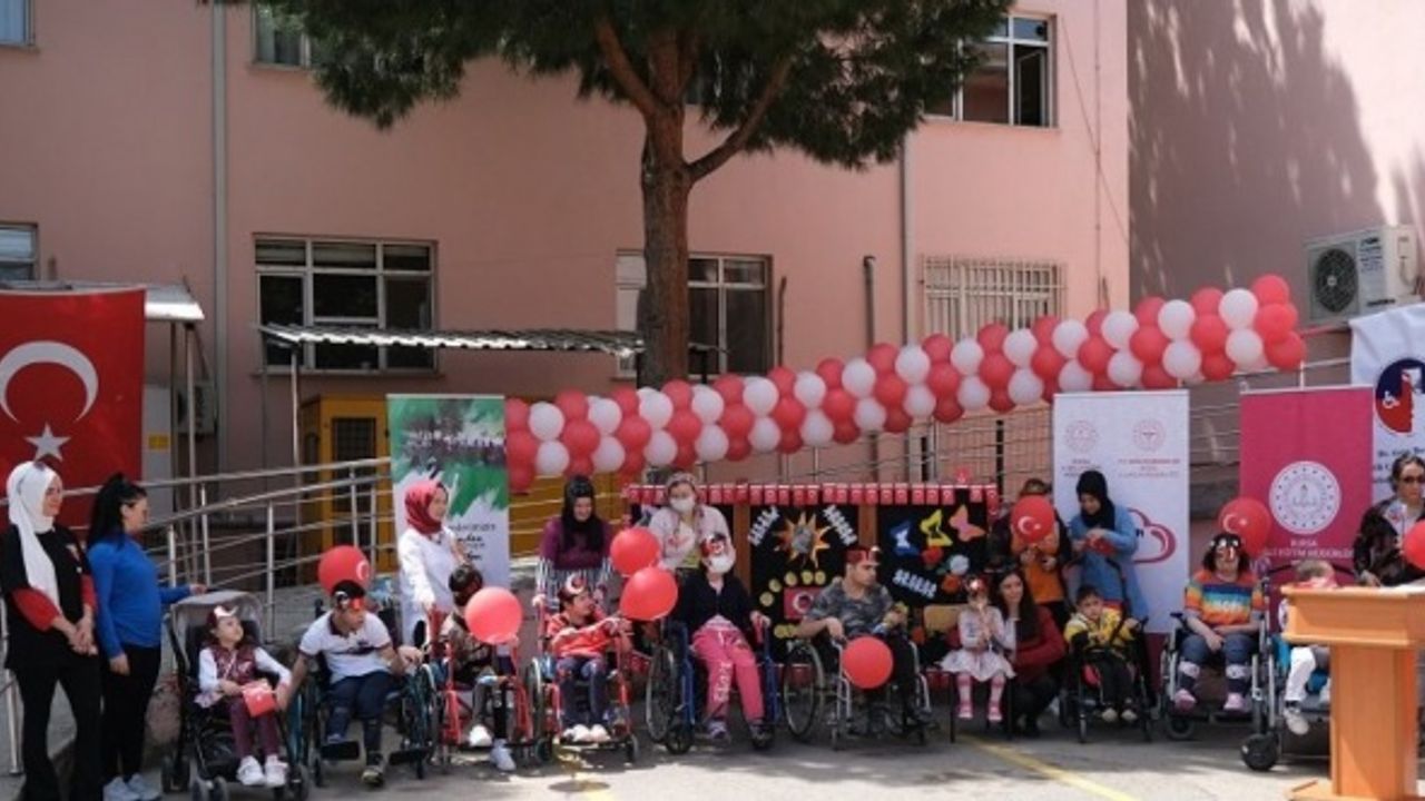 Bursa Dr. Ayten Bozkaya Spastik Çocuklar Hastanesi’nde 23 Nisan Coşkusu