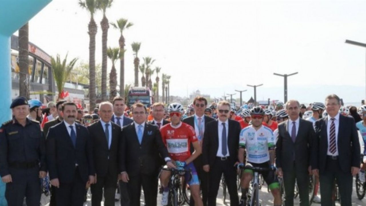 Cumhurbaşkanlığı Türkiye Bisiklet Turu 6. etabı Edremit'ten başladı