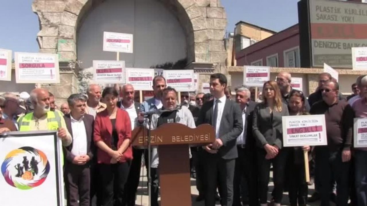 ERZİNLİLERDEN BURNAZ SAHİL KUMULLARINA KURULACAK POLİPROPİLEN TESİSİNE TEPKİ: "BİZİM TOPRAĞIMIZ, DENİZİMİZ VE EN ÖNEMLİSİ ÇOCUKLARIMIZ PLASTİKTEN DAHA DEĞERLİ”