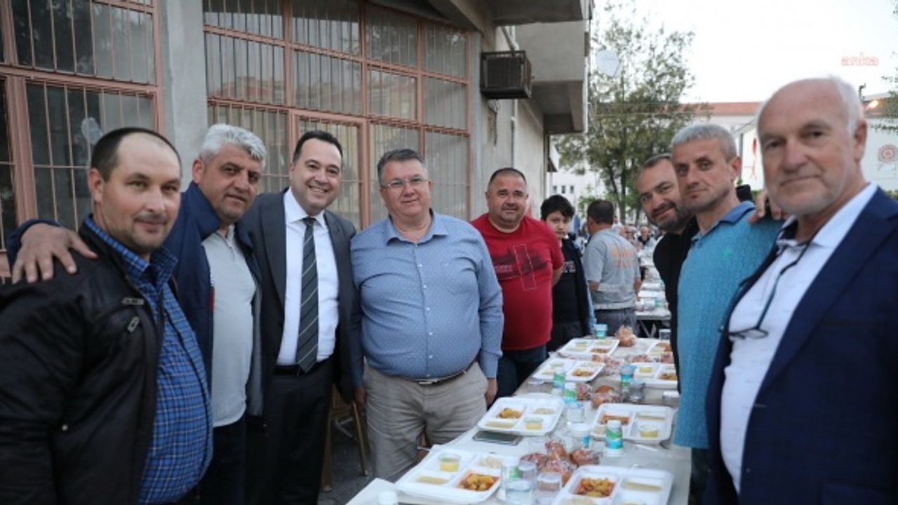 ŞEYHİSA VE REŞATBEY MAHALLELERİ, AKHİSAR BELEDİYESİ'NİN İFTAR SOFRALARINDA BULUŞTU