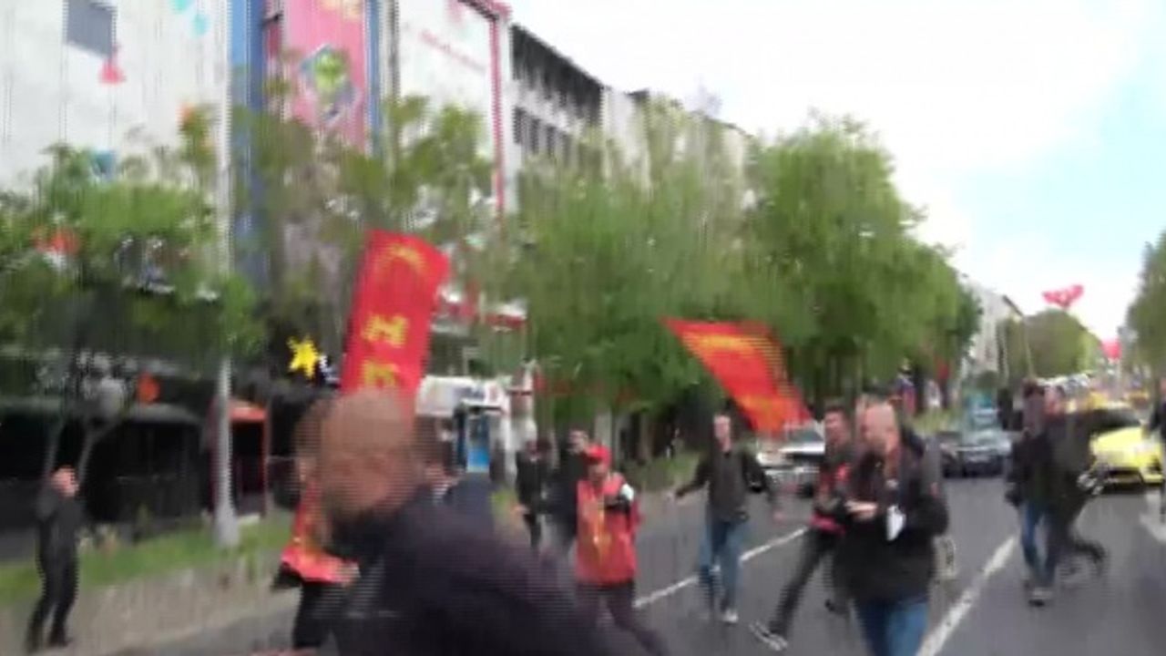 BEŞİKTAŞ’TAN TAKSİM’E ÇIKMAK İSTEYEN HKP’LİLERE POLİS MÜDAHALE ETTİ: 30'A YAKIN KİŞİ GÖZALTINA ALINDI
