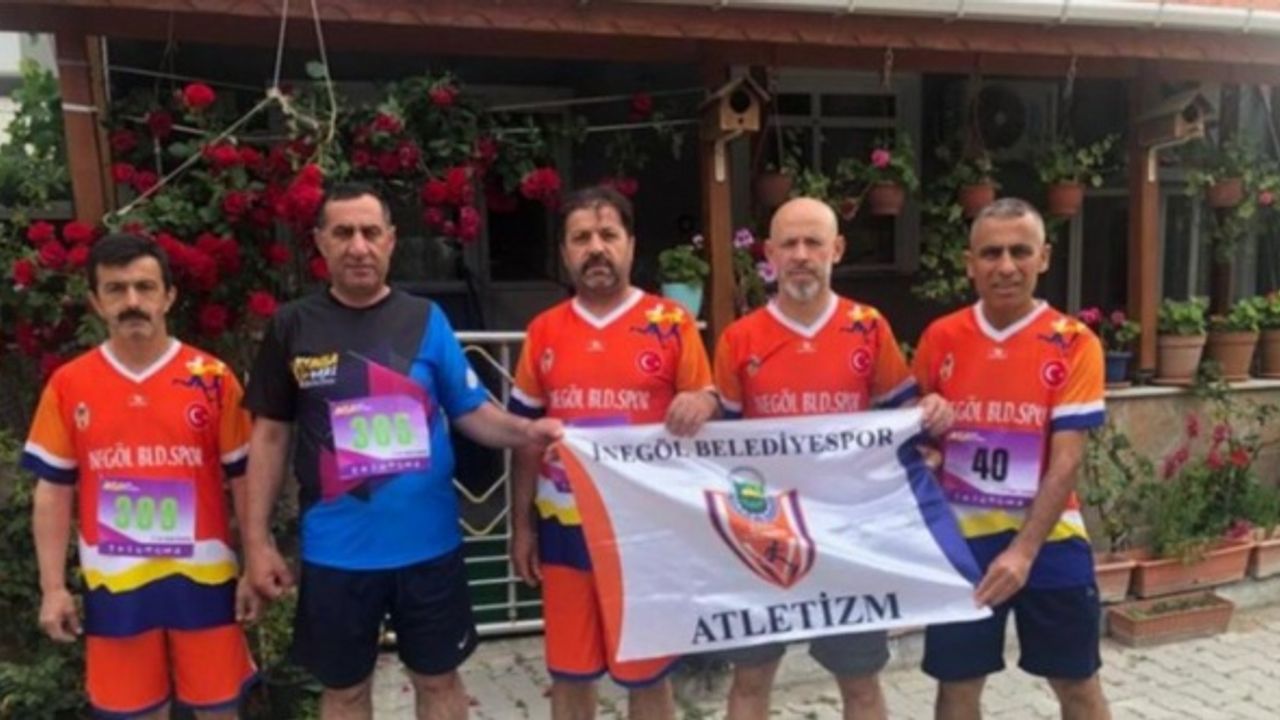 Bursa İnegöllü sporcular yarı maratonda koştu
