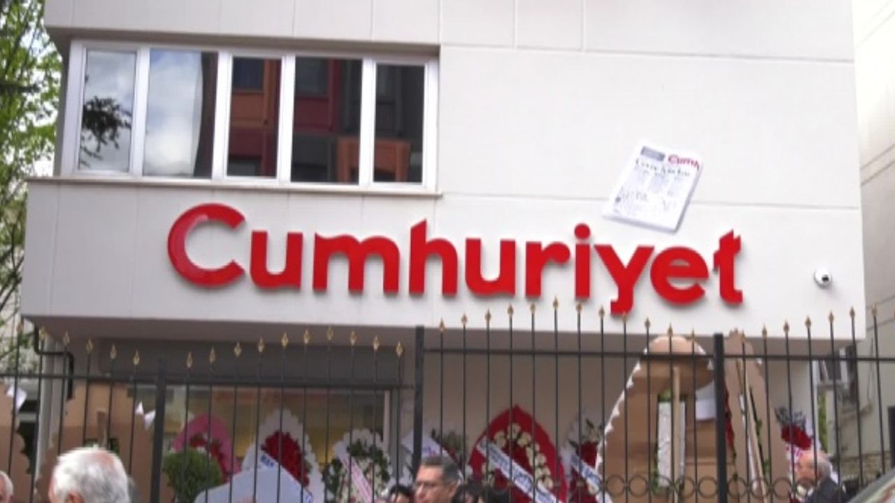 CUMHURİYET GAZETESİ 98 YAŞINDA... ALEV COŞKUN: "MUMCU NE DİYORDU 'EY HALKIM, UNUTMA BİZİ', ŞİMDİ BU GAZETENİN MUTFAĞINDA ONU UNUTMAYAN GENÇLER VAR"