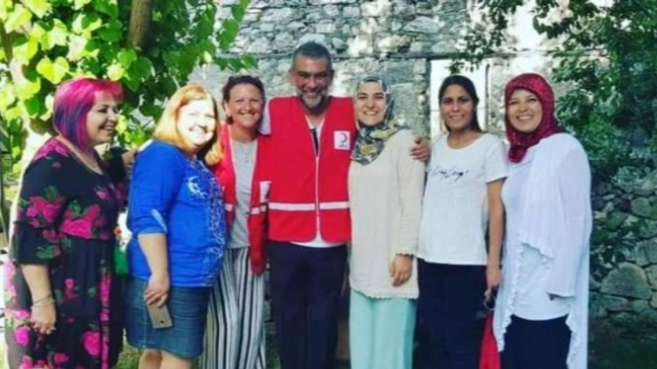 İzmir Urla Kızılay ünlü modacı Hakan Akkaya’yı ağırladı