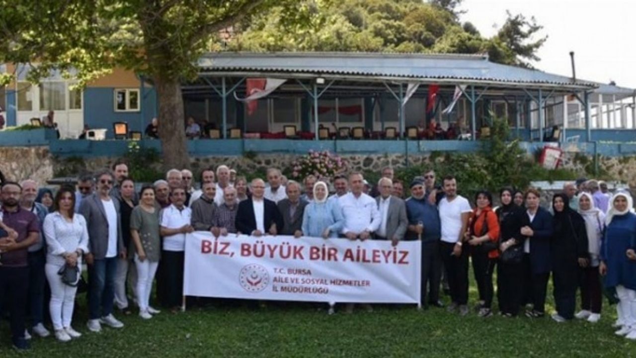 Bursa'da huzurevinde yaşayan babalar 'Gençlik Kampı'nda buluştu