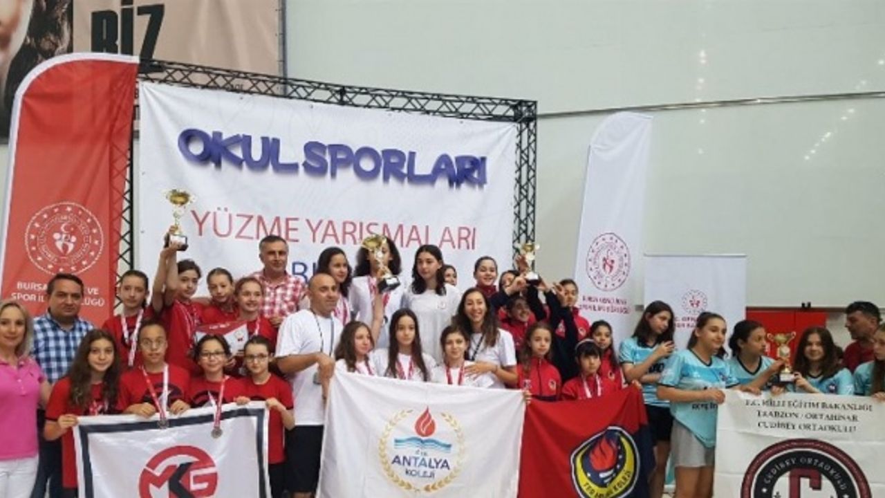 Bursa'da yüzmede 'Macide Gazioğlu Kükürtlü' farkı