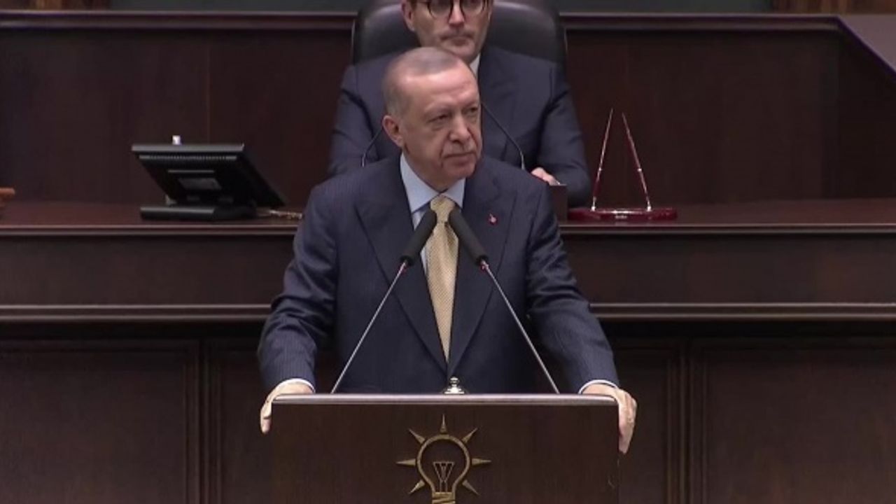 ERDOĞAN, GEZİ PARKI PROTESTOLARINI HEDEF ALDI: “DOLMABAHÇE BEZMİALEM VALİDE SULTAN CAMİ’NİN İÇİNDE BU TERÖRİSTLER BİRA ŞİŞELERİ İLE CAMİNİN İÇİNİ PİSLEMİŞTİ. BUNLAR BÖYLE. BUNLAR ÇÜRÜK, BUNLAR SÜRTÜK”