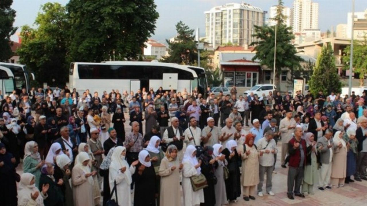Hacı adayları Bilecik'ten dualarla uğurlandı