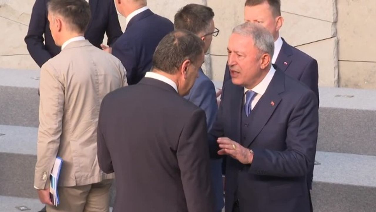 HULUSİ AKAR, NATO'NUN BRÜKSEL KARARGAHINDA YUNAN MEVKİDAŞI NİKOS PANAGİOTOPOULOS İLE GÖRÜŞTÜ