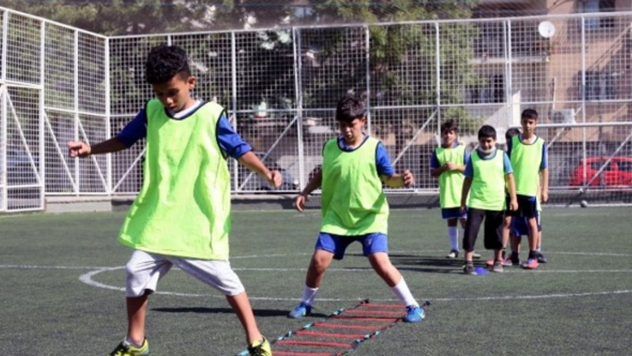 İzmir Karabağlar 'Yaz Spor Okulları'na hazırlanıyor
