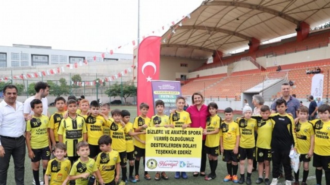 Kocaeli İzmit'te Kamuran Akşar Futbol Turnuvası başladı