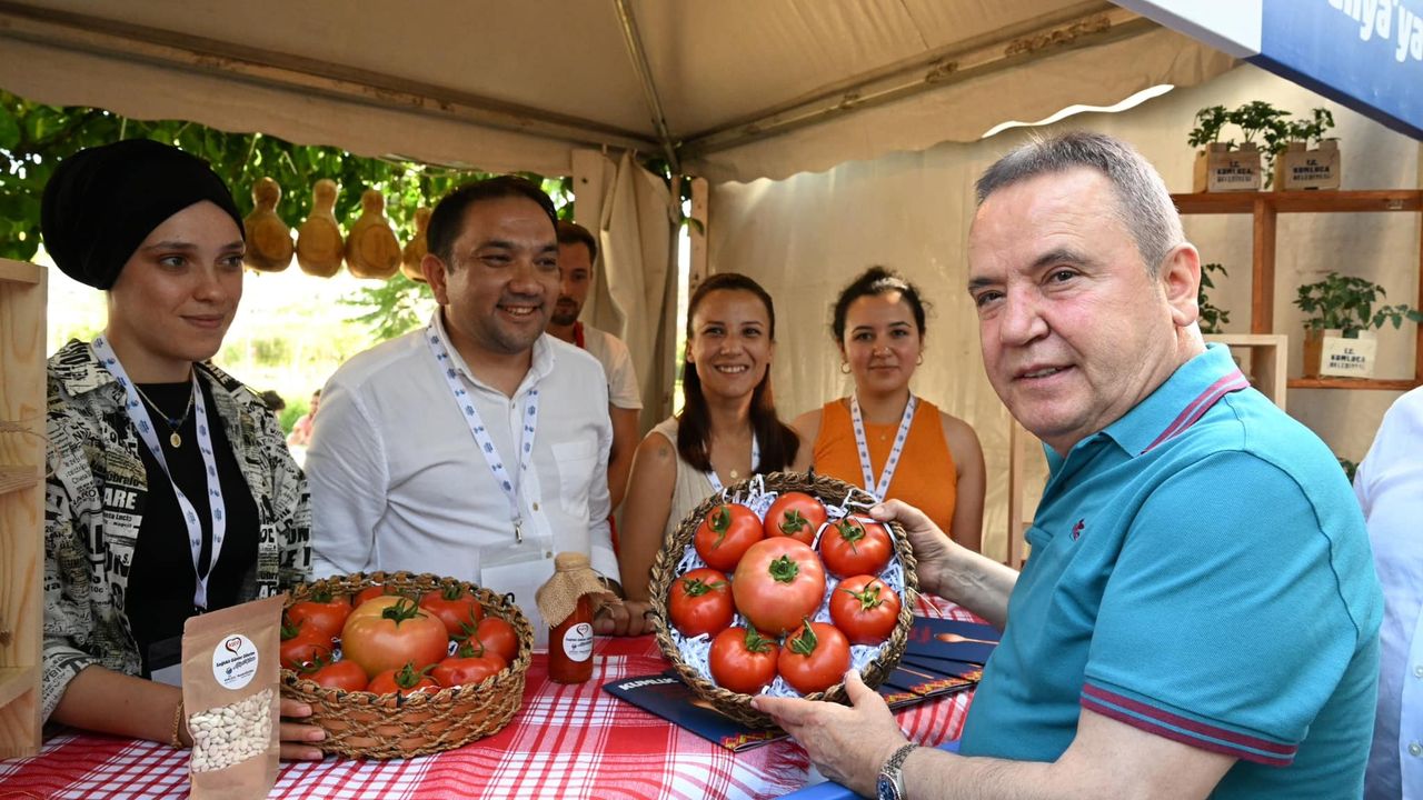 FOOD FEST GASTRONOMİ FESTİVALİ'NDE KUMLUCA BELEDİYESİ STANDINA BÜYÜK İLGİ