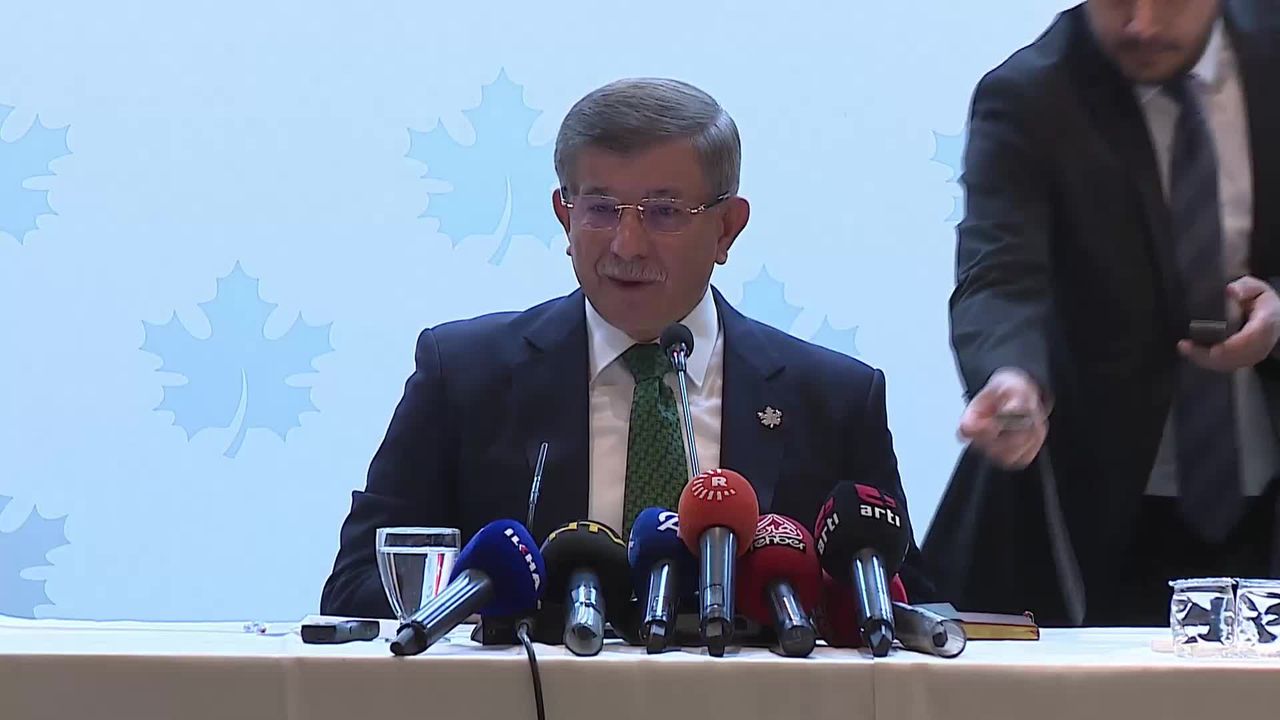 AHMET DAVUTOĞLU: ""FİLİSTİN YANIYOR, TÜRKİYE CUMHURİYETİ CUMHURBAŞKANI, FİLİSTİN’E ATIFTA BULUNMADAN ‘İSRAİL’DEKİ OLAYLAR’ DİYOR, BU KONUŞMAYI SAYIN ERDOĞAN’A KİM YAZDIYSA DERHAL GÖREVDEN ALINMALI" 