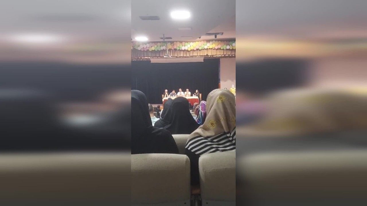 Bursa'da imam hatip ortaokulu müdürü: "Bu okulda şort giyen öğrenciye de başını örtmeyen öğrenciye de karışırız"
