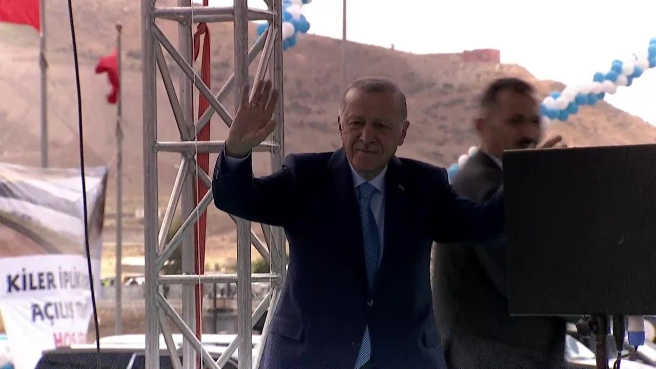 Cumhurbaşkanı Erdoğan’dan Meclis'teki kavgalı “Can Atalay oturumu”na ilk yorum: Bu provokatörü ellerinden gelse demokrasi havarisi ilan edeceklerdi
