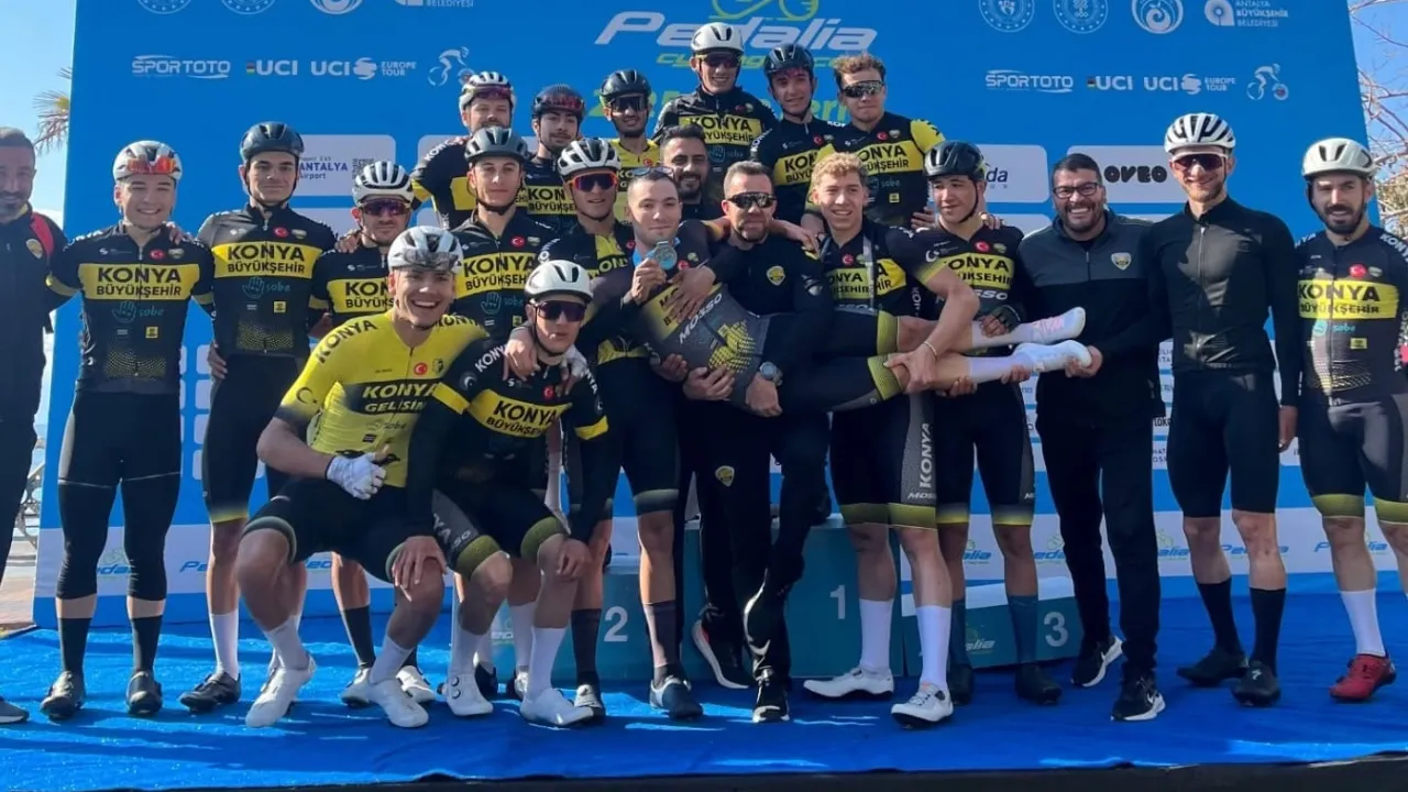 Konya Büyükşehir madalyaya pedalladı
