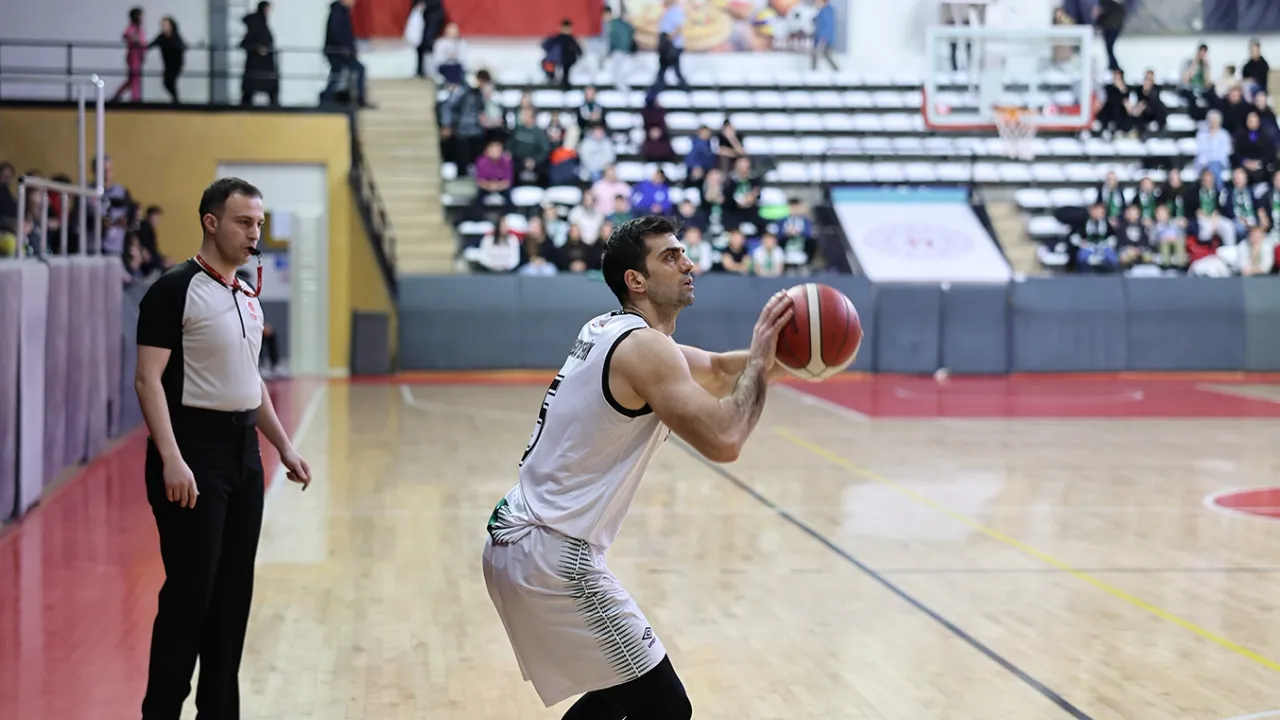 Sakarya Büyükşehir’in dev adamları seyircisi önünde kazandı