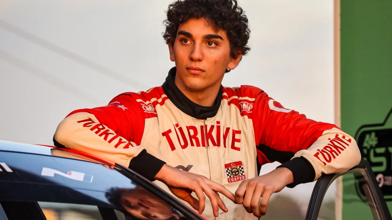 İsveç rallisinin 'en hızlı çaylağı' oldu