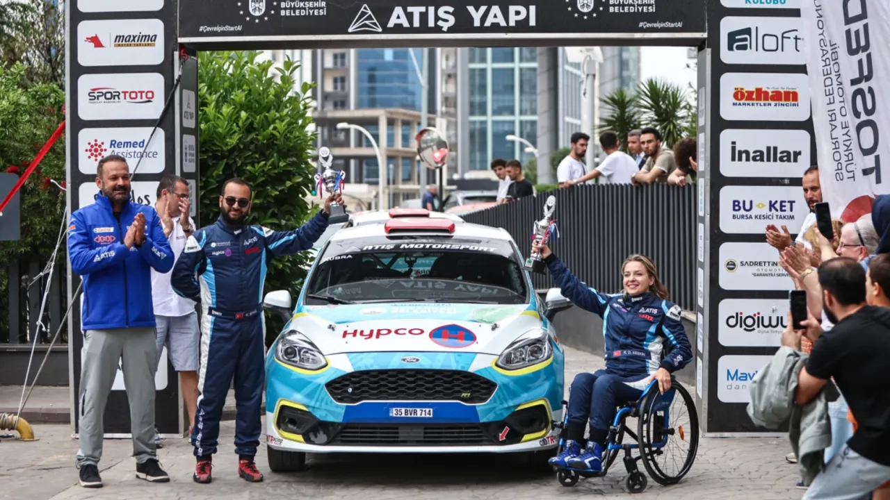 Engelli ralli pilotu Kübra başarıdan başarıya koşuyor