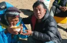 Everest’te  öldü sanılan rehber buz yiyerek hayatta kalmış
