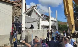 Yozgat'ta doğalgaz patlaması: 2 katlı ev çöktü, enkazda kalan çocuk aranıyor