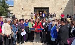 AYLİN NAZLIAKA: "KADINI BİR KULUÇKA MAKİNESİ GİBİ GÖRENLERLE ASLA VE ASLA YENİ BİR ANAYASA YAPILAMAZ"
