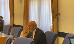 UTKU ÇAKIRÖZER: “SEÇİLMİŞ BİR MİLLETVEKİLİ AYM’NİN İHLAL KARARLARINA RAĞMEN CEZAEVİNDEYKEN, MAHKEMENİN SÖZÜNÜ DİNLERMİŞ GİBİ GÖRÜNMEK ÇİFTE STANDARTTIR”