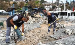 Antalya Yat Limanı'nda fırtına sonrası onarım çalışması
