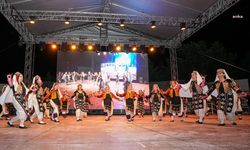Gaziemir’de halk dansları şöleni renkli görüntülere sahne oldu