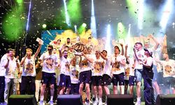 Mersin Büyükşehir Belediyesi Spor Kulübü, şampiyonluğu taraftarıyla kutladı 