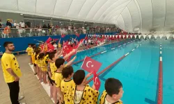 Kocaeli İzmit'te 23 Nisan’a özel yüzme yarışı