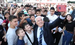Bursa'da Başkan Bozbey karne sevincine ortak oldu
