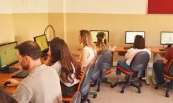 İETT'den gençlere teknoloji desteği sürüyor