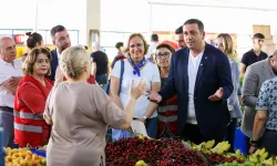 İzmir Narlıdere'de bayram öncesi pazaryeri ziyareti