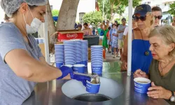 Antalya'da geleneksel aşure ikramları devam ediyor