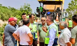 Denizli'de kırsal yollarda asfalt çalışmaları sürüyor