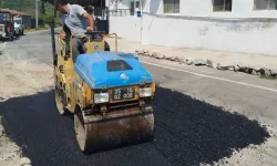 Efes Selçuk’ta Barutçu–Zeytinköy güzergahında asfalt onarımı