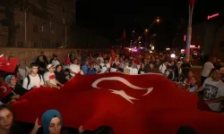 Gölcük yine dimdik ayakta