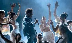 Harbiye'de yaz klasiği... Kenan Doğulu'dan efsane performans