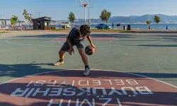 İzmir'de sporun önündeki engelleri kaldırıyor