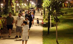 Kayseri Talas'ta millet açılmadan bahçesine akın etti