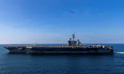 İran'dan ABD uçak gemisine füze saldırısı