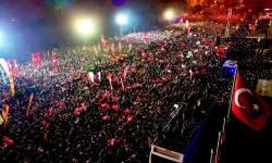 19 Mart'ın birinci yıl dönümünde Saraçhane'de büyük miting: Binler meydana akın etti