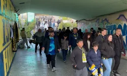 Başkan Akın'dan Sındırgılı depremzede gençlere spor desteği